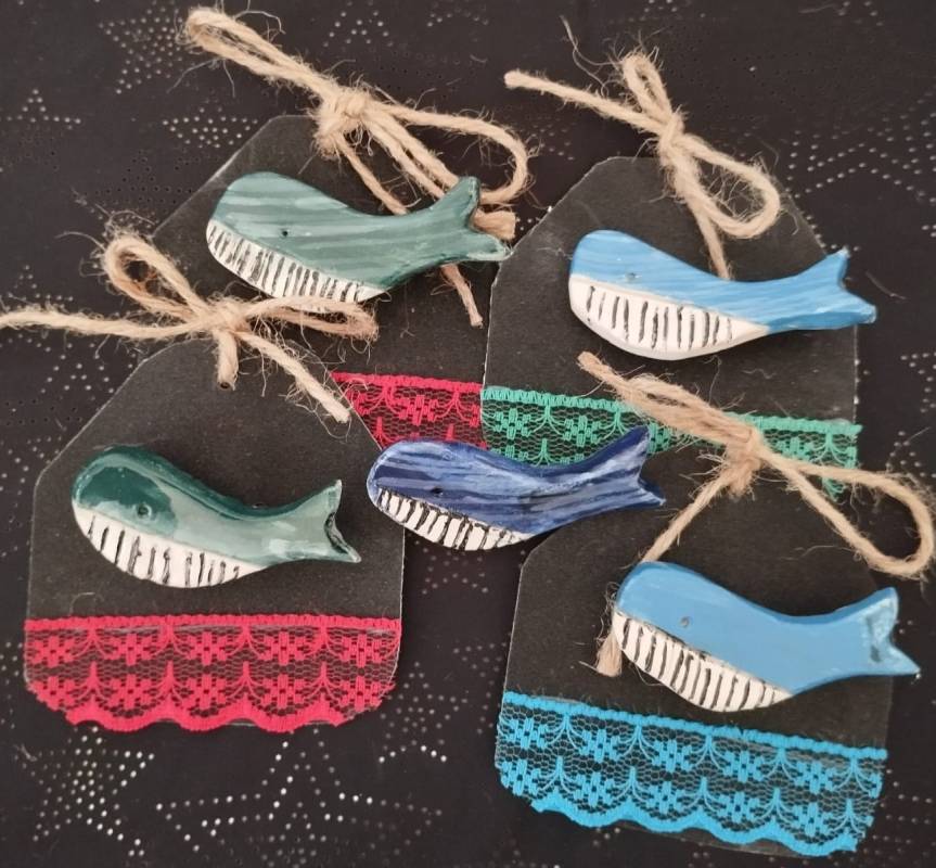 Balina Figürlü Seramik Sırlı Broş 1