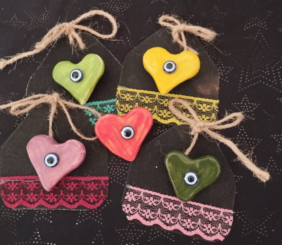 Kalp Figürlü Seramik Sırlı Broş 1