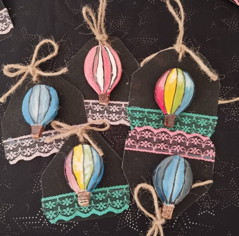 Sepetli Balon Figürlü Seramik Sırlı Broş 1