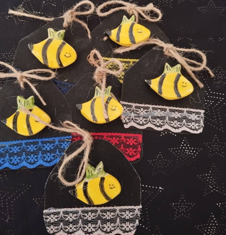 Arı Figürlü Seramik Sırlı Broş 1