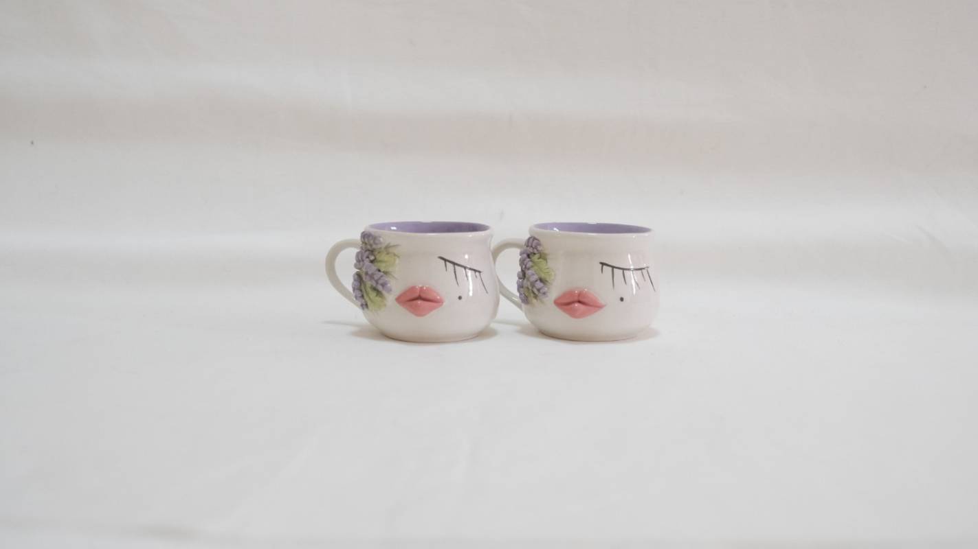 Lavanta Çiçekli Kız Figürlü 2'li Seramik Kupa Seti 1