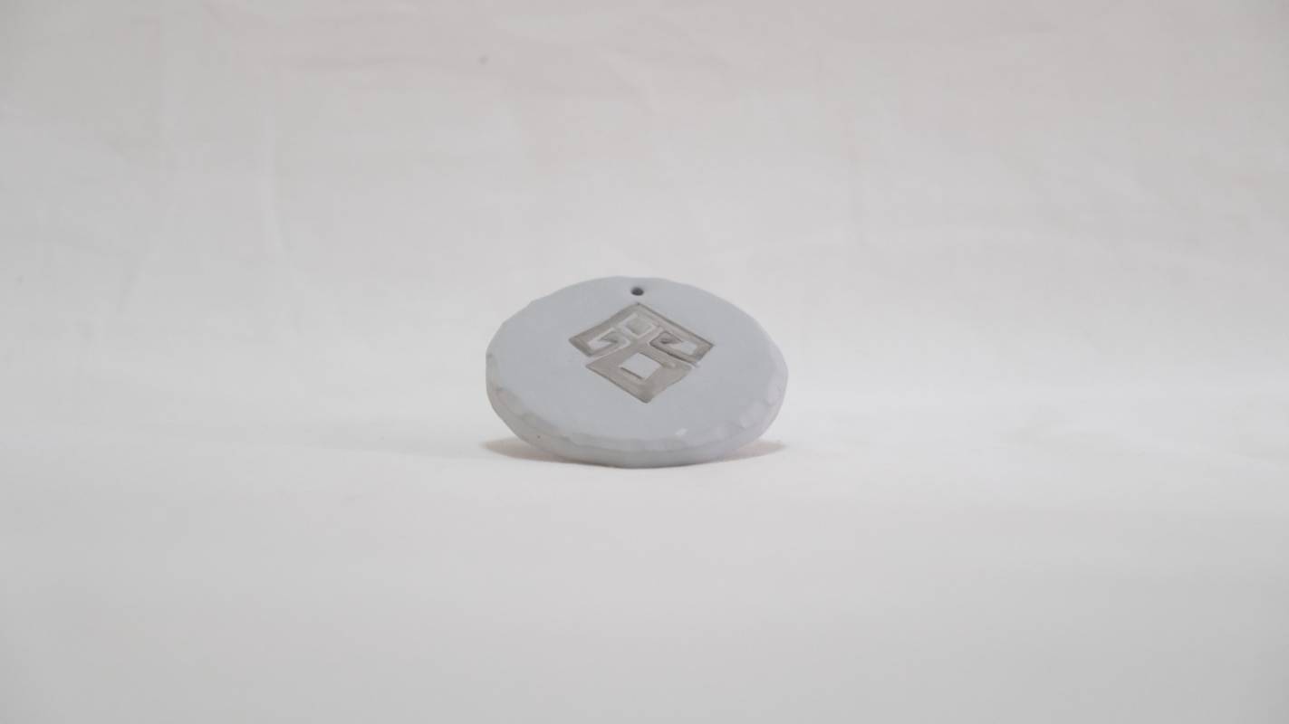 Eli Belinde Desenli Seramik Koku Taşı 1